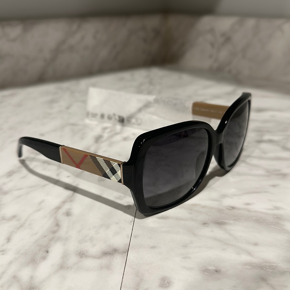 Burberry Womens 58mm Italy Sunglasses new